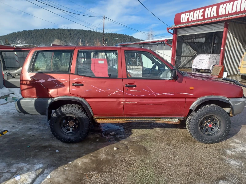 Nissan Terrano 2, снимка 3 - Автомобили и джипове - 48779868