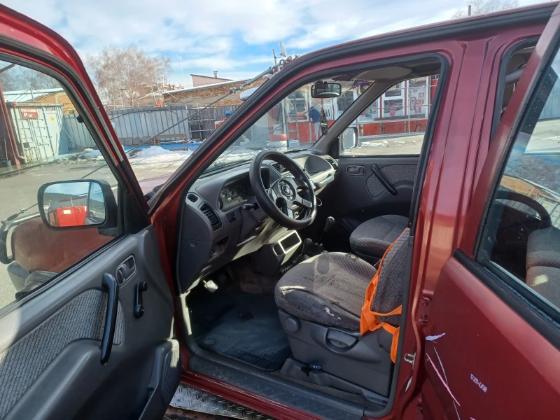 Nissan Terrano 2, снимка 6 - Автомобили и джипове - 48779868