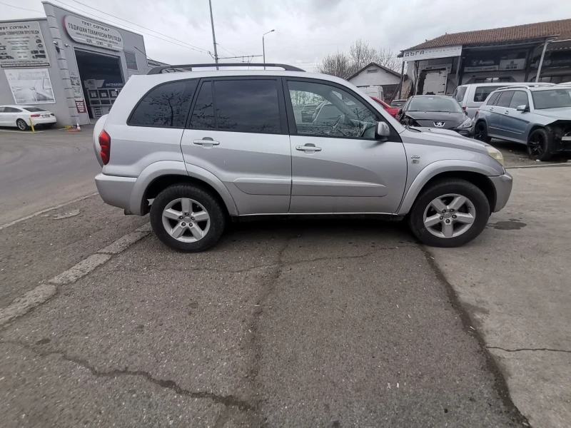 Toyota Rav4 D4d, снимка 4 - Автомобили и джипове - 48950890