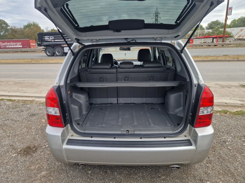 Hyundai Tucson 2.0CRDI 140HP.4X4 ITALIA, снимка 8 - Автомобили и джипове - 51973519