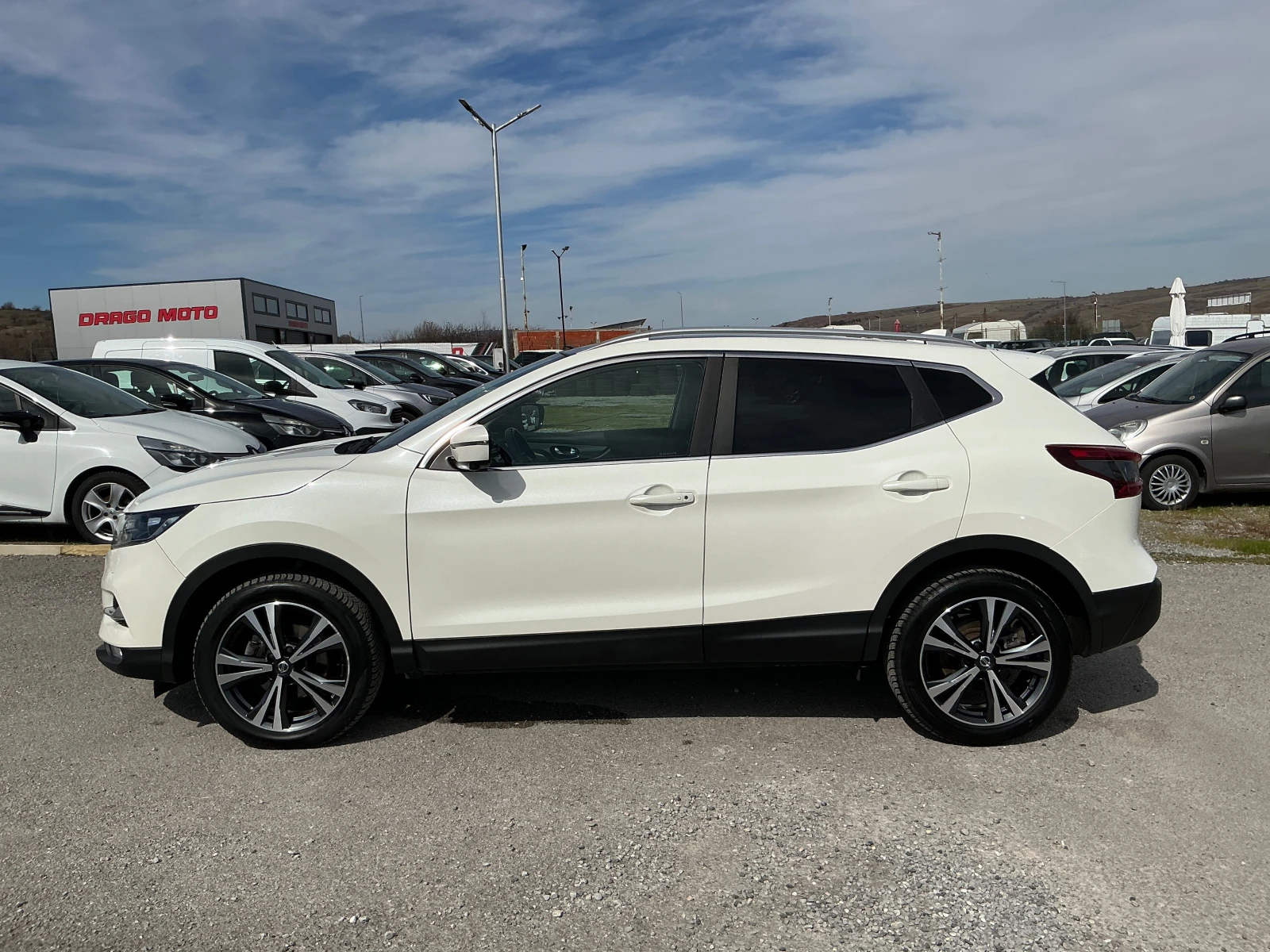 Nissan Qashqai 1.6 DCI, снимка 4 - Автомобили и джипове - 53781780