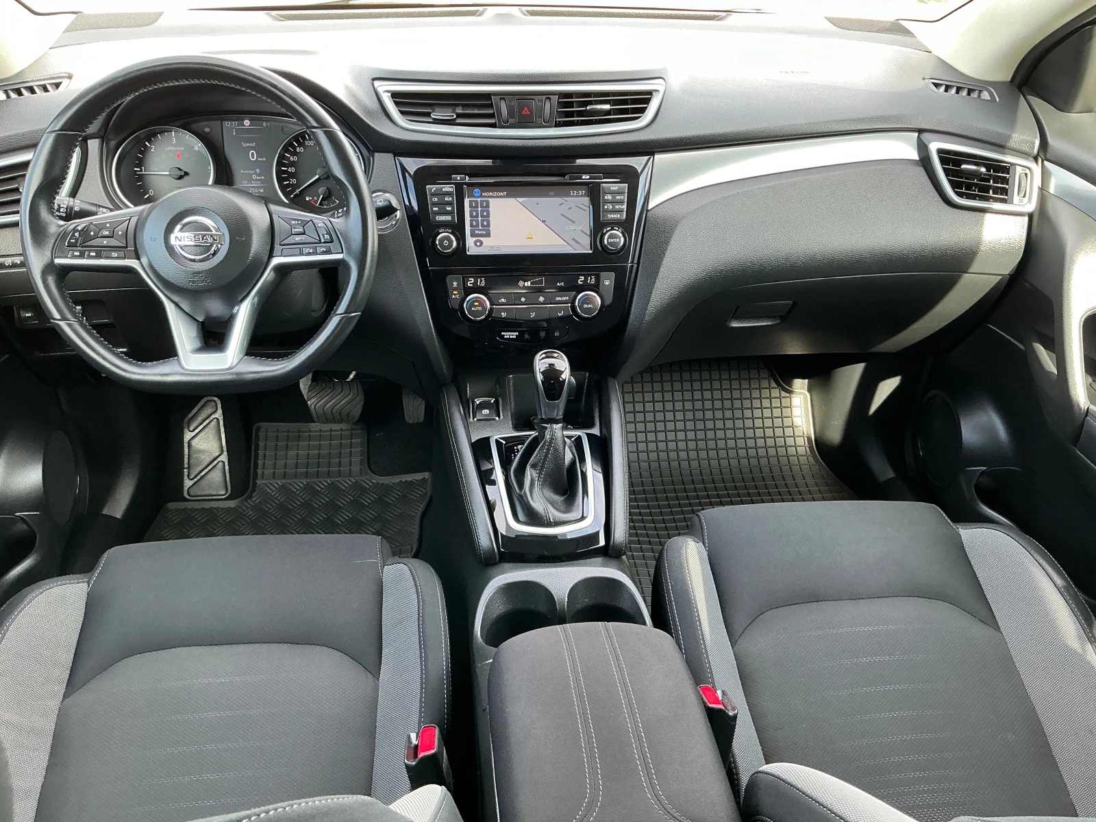 Nissan Qashqai 1.6 DCI, снимка 12 - Автомобили и джипове - 53781780