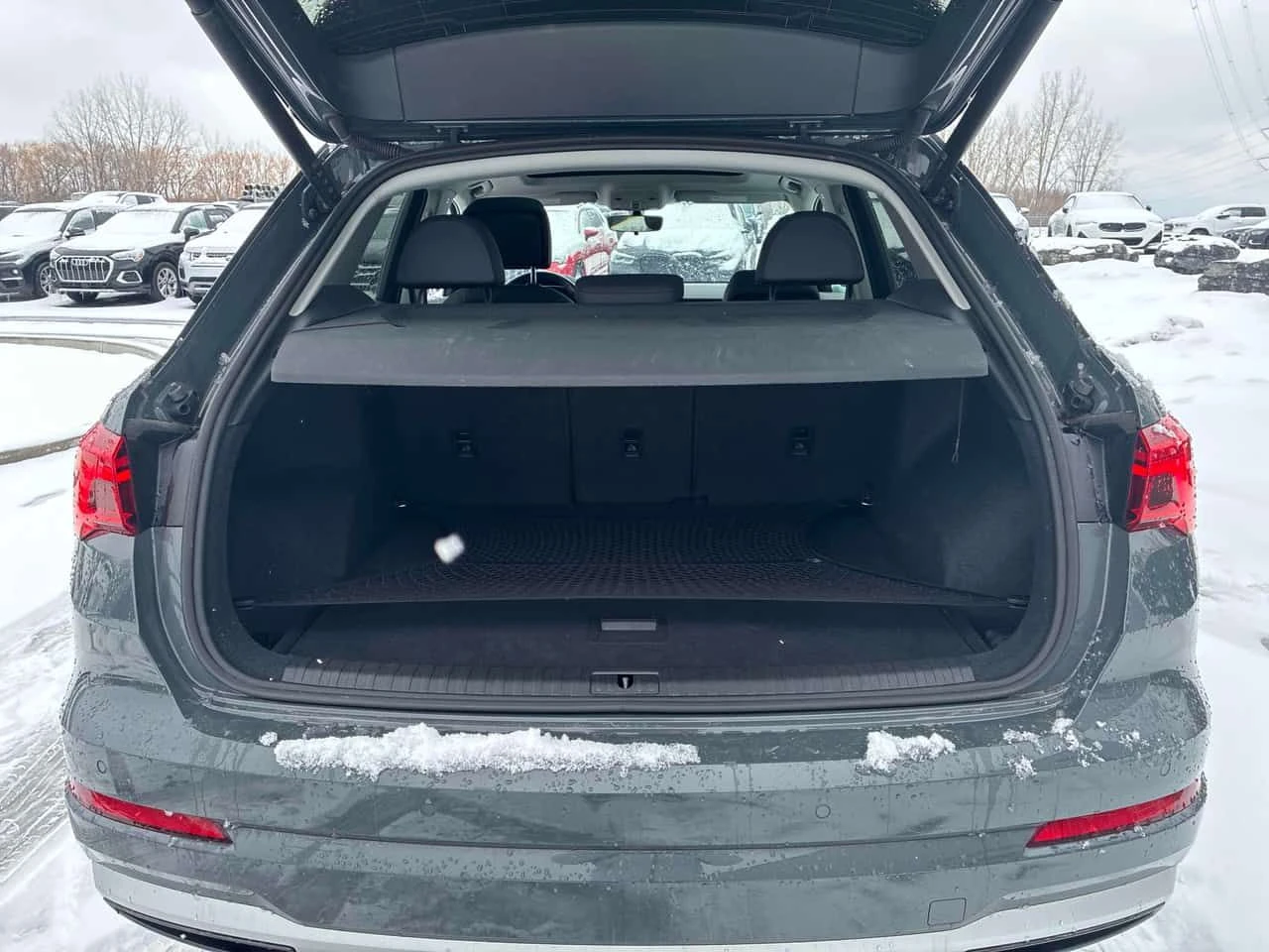 Audi Q3 * Komfort * CARFAX * КАМЕРА * ПОДГРЕВ * ПАМЕТ, снимка 14 - Автомобили и джипове - 53953640