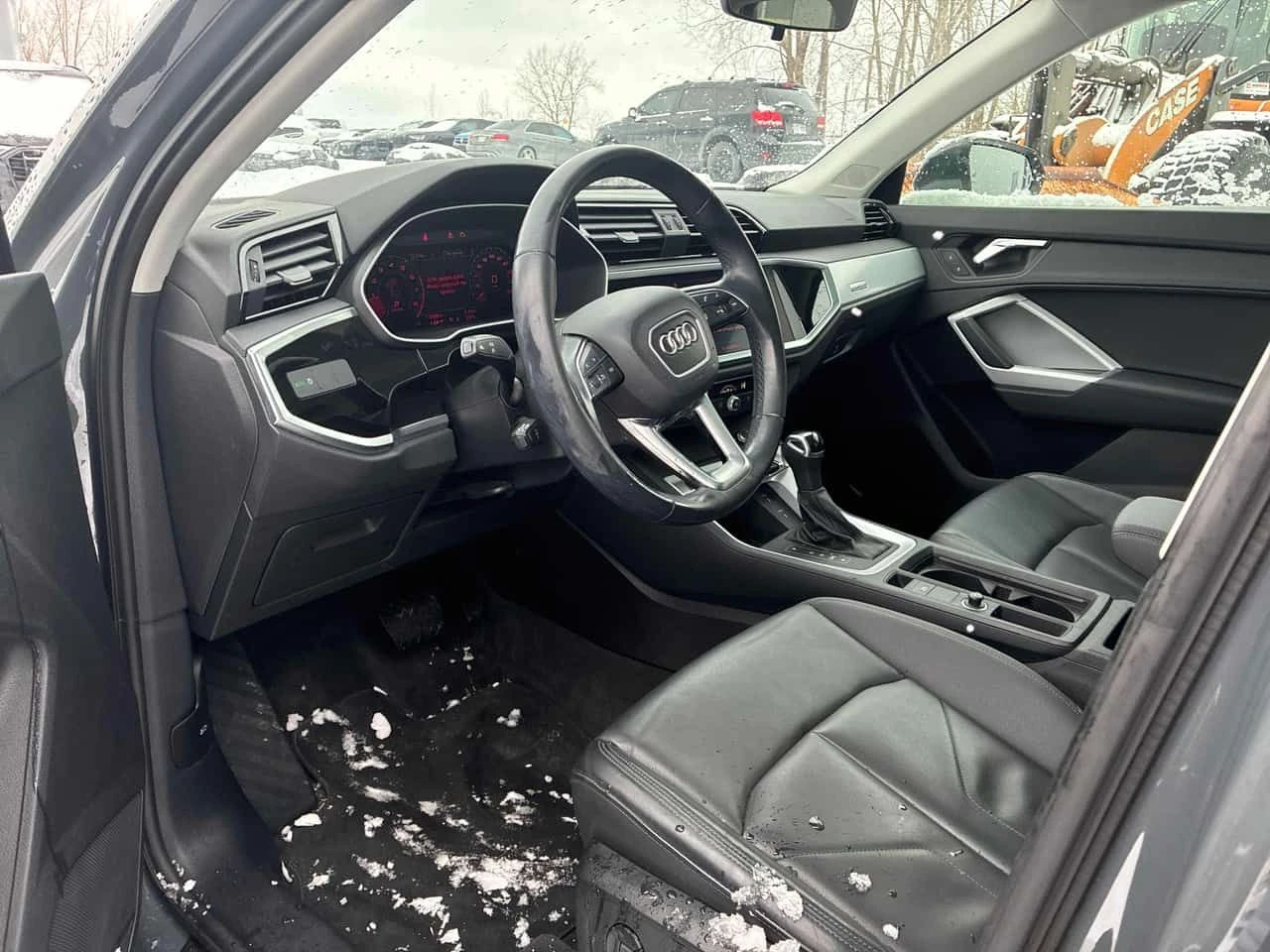 Audi Q3 * Komfort * CARFAX * КАМЕРА * ПОДГРЕВ * ПАМЕТ, снимка 5 - Автомобили и джипове - 53953640