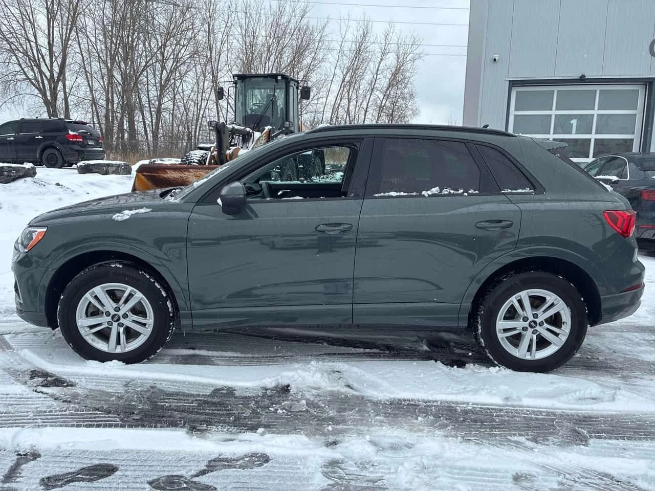 Audi Q3 * Komfort * CARFAX * КАМЕРА * ПОДГРЕВ * ПАМЕТ, снимка 2 - Автомобили и джипове - 53953640