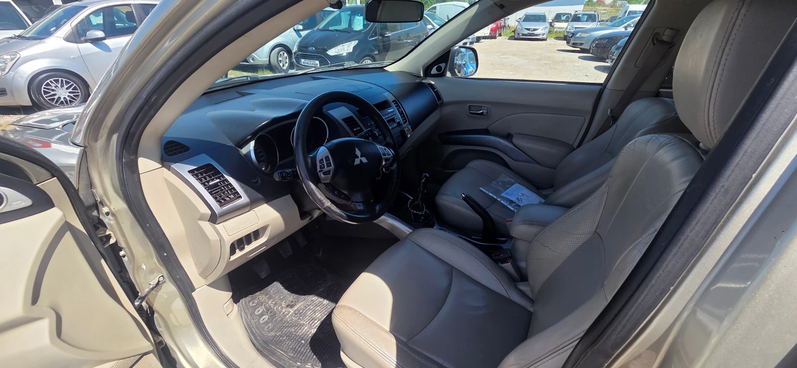 Mitsubishi Outlander 2.0 TDI 4X4, снимка 8 - Автомобили и джипове - 54613119