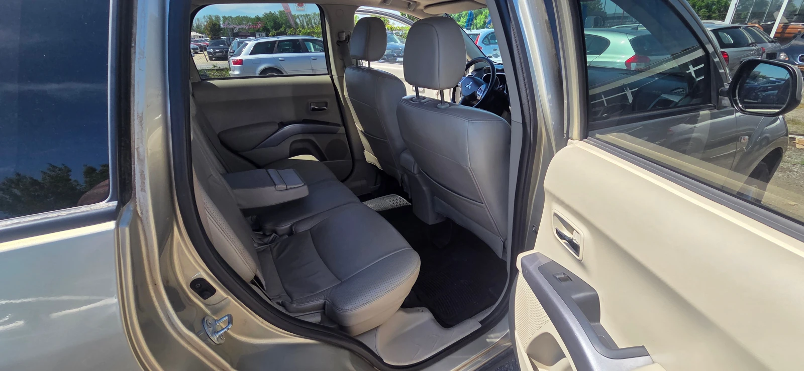 Mitsubishi Outlander 2.0 TDI 4X4, снимка 10 - Автомобили и джипове - 54613119
