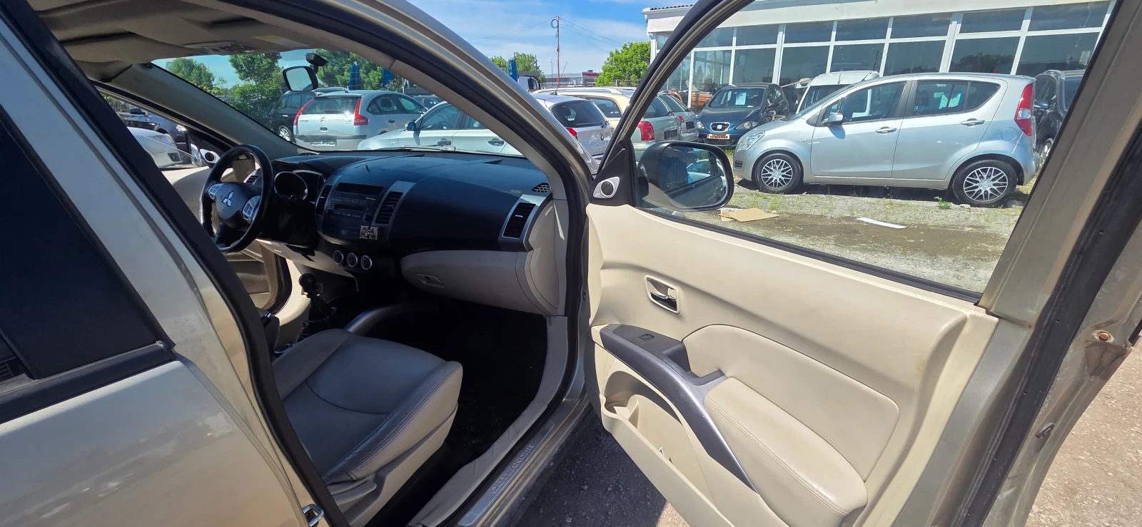 Mitsubishi Outlander 2.0 TDI 4X4, снимка 12 - Автомобили и джипове - 54613119