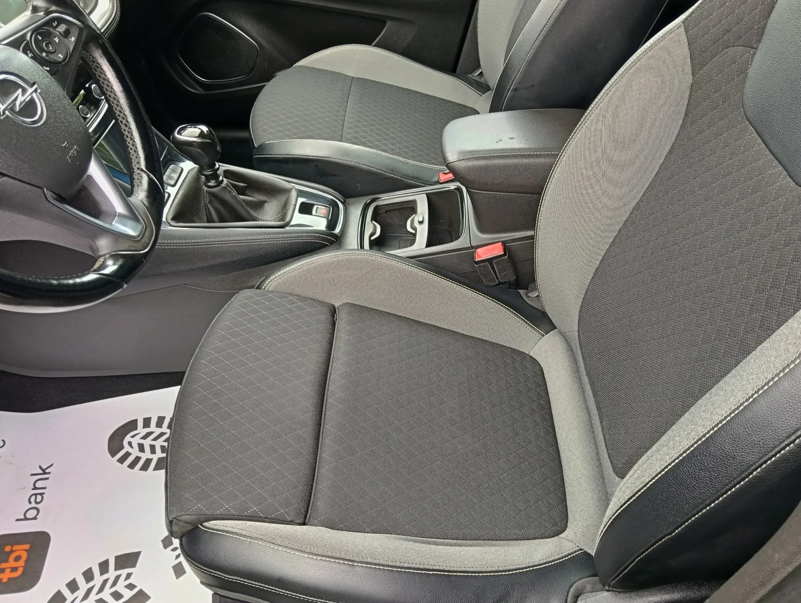 Opel Crossland X 1.6 HDI 120к.с., снимка 9 - Автомобили и джипове - 54666190