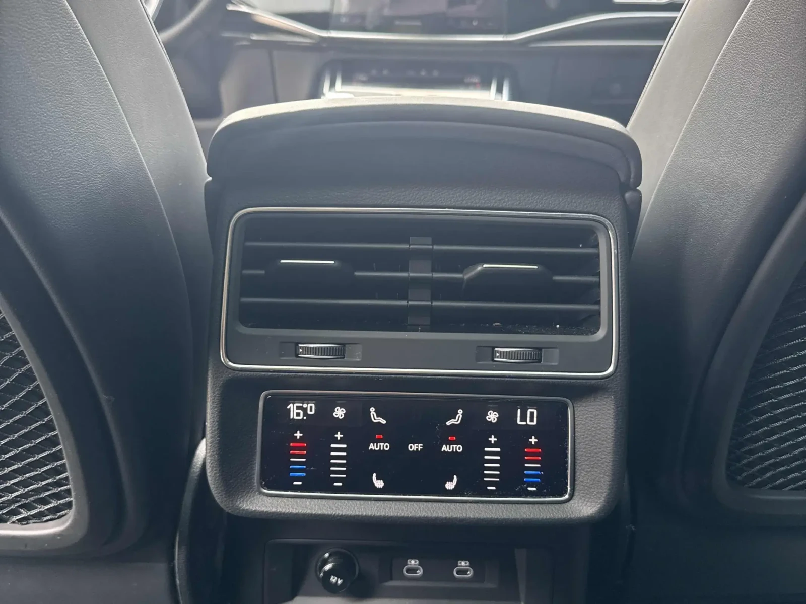 Audi SQ7 4.0 TFSI quattro, ПРОГНОЗНА ЦЕНА до БГ, снимка 14 - Автомобили и джипове - 55612885