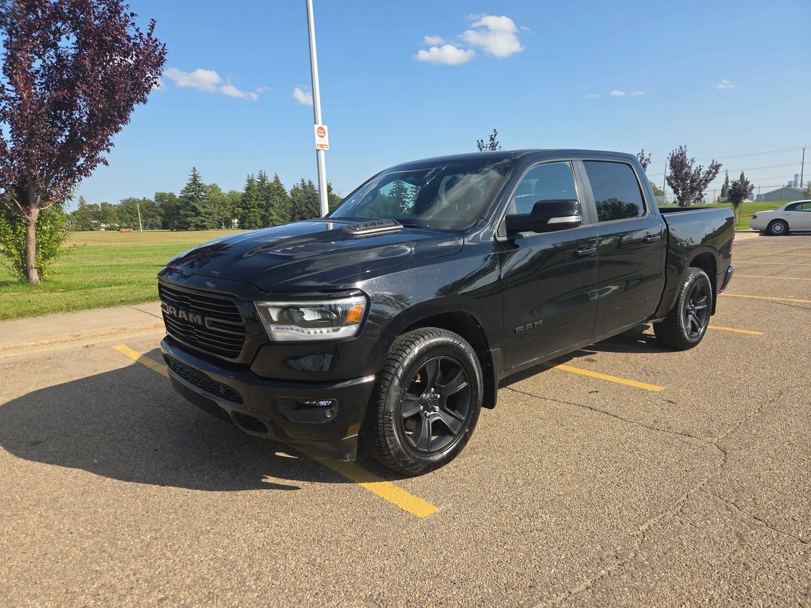 Dodge RAM 1500  Sport 4x4 Crew Cab 5'7" Box * CARFAX * , снимка 14 - Автомобили и джипове - 55876095