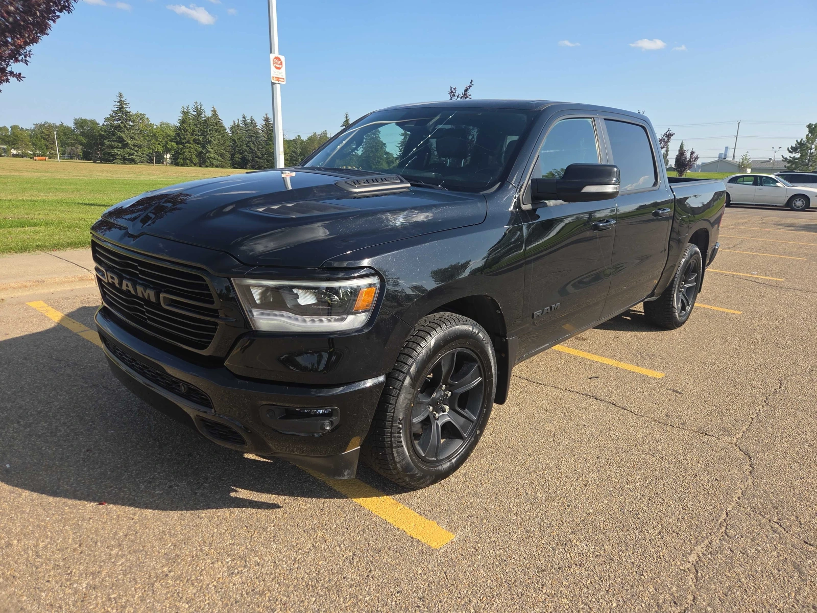 Dodge RAM 1500  Sport 4x4 Crew Cab 5'7" Box * CARFAX * , снимка 12 - Автомобили и джипове - 55876095