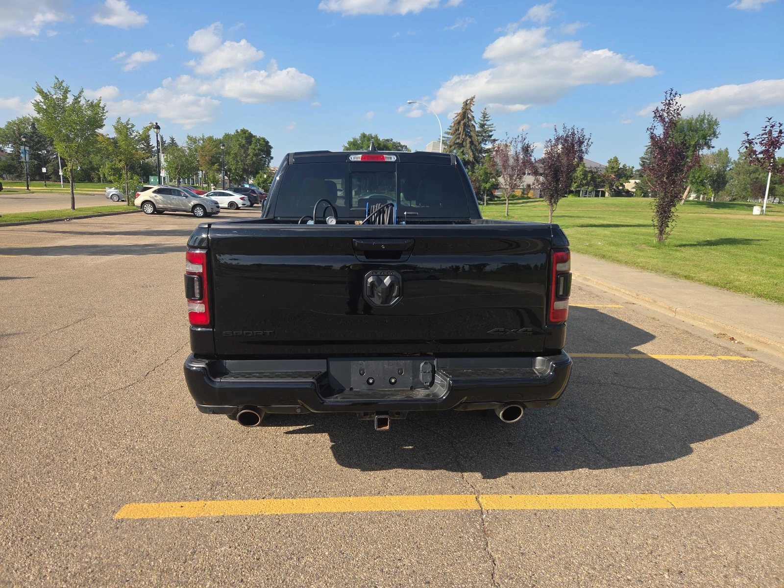 Dodge RAM 1500  Sport 4x4 Crew Cab 5'7" Box * CARFAX * , снимка 17 - Автомобили и джипове - 55876095