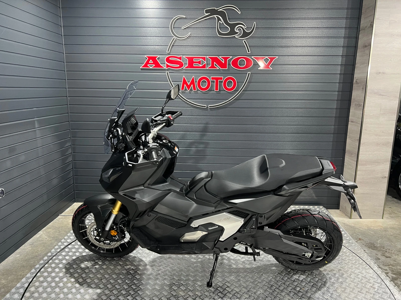 Honda X-ADV BLACK MY 2024 - изображение 4