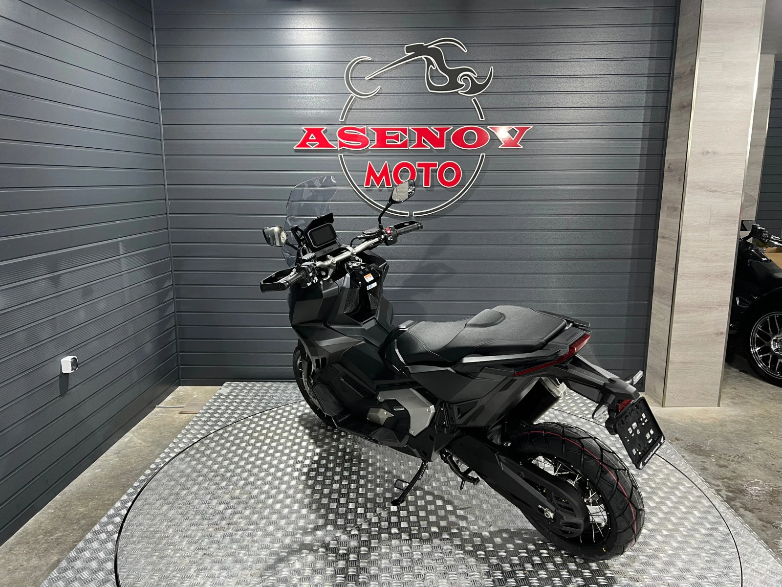 Honda X-ADV BLACK MY 2024 - изображение 5