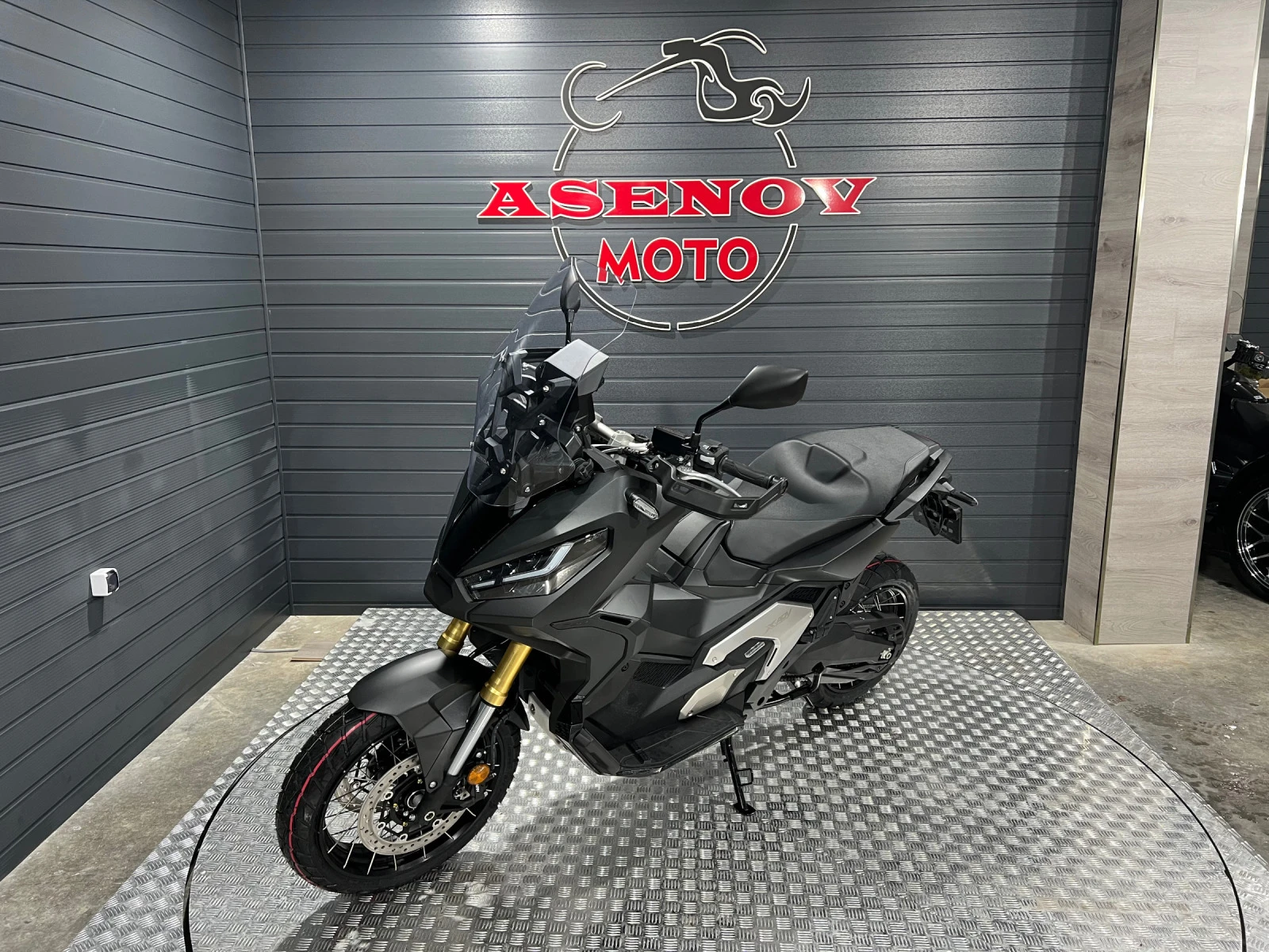 Honda X-ADV BLACK MY 2024 - изображение 3