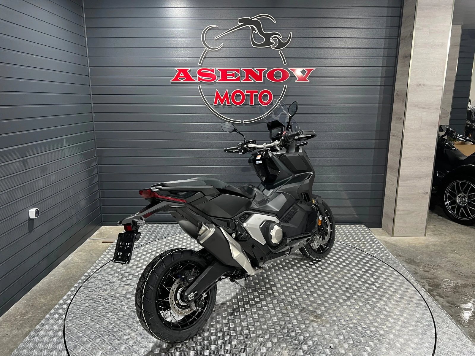 Honda X-ADV BLACK MY 2024 - изображение 7