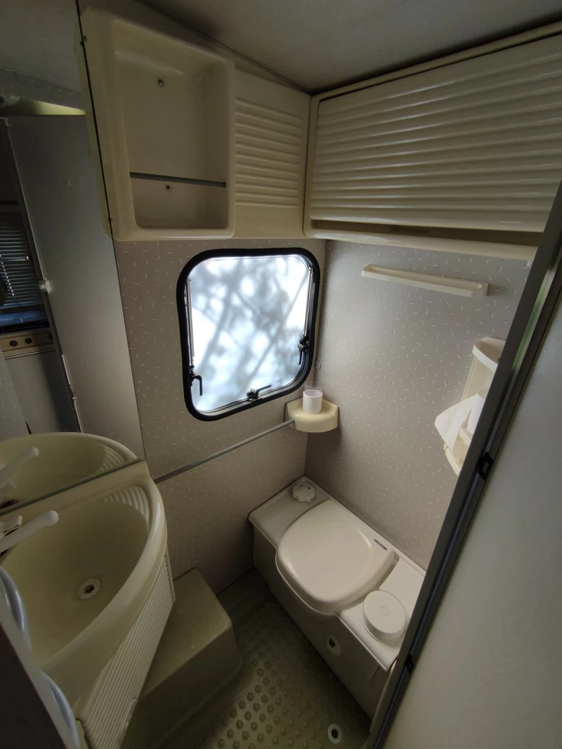 Каравана Adria OPTIMA 400 B, снимка 8 - Каравани и кемпери - 47852739