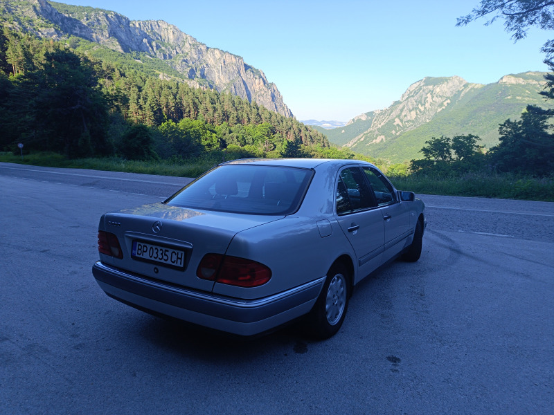 Mercedes-Benz E 200 2.0-136кс, снимка 4 - Автомобили и джипове - 46245951