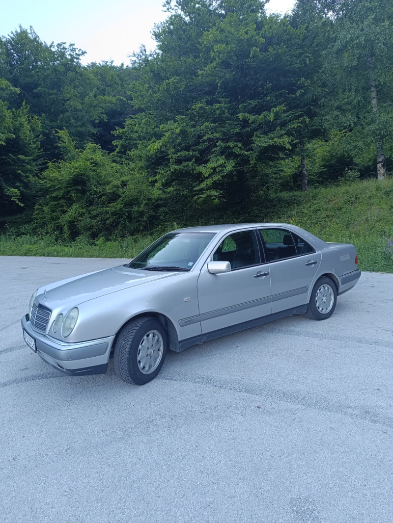 Mercedes-Benz E 200 2.0-136кс, снимка 3 - Автомобили и джипове - 46245951