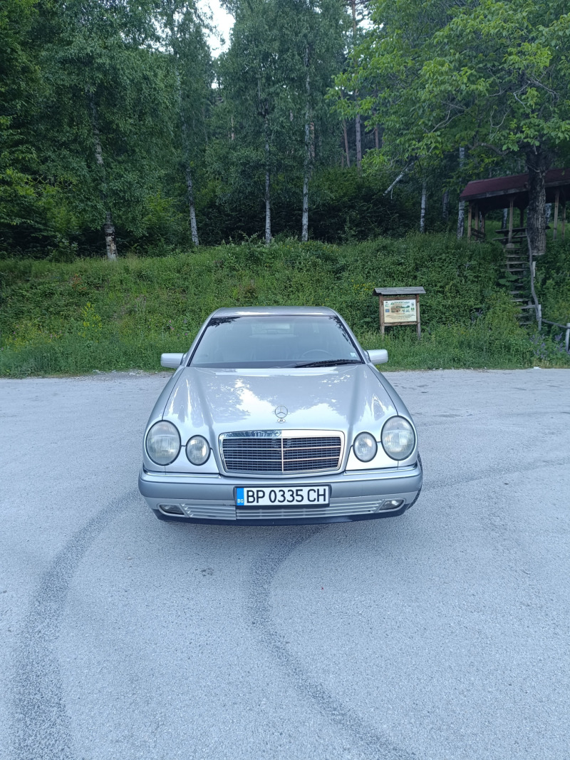 Mercedes-Benz E 200 2.0-136кс, снимка 1 - Автомобили и джипове - 46245951