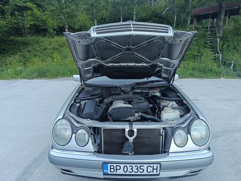 Mercedes-Benz E 200 2.0-136кс, снимка 7 - Автомобили и джипове - 46245951