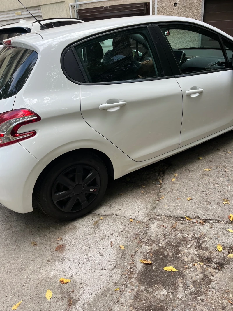 Peugeot 208, снимка 2 - Автомобили и джипове - 47093454