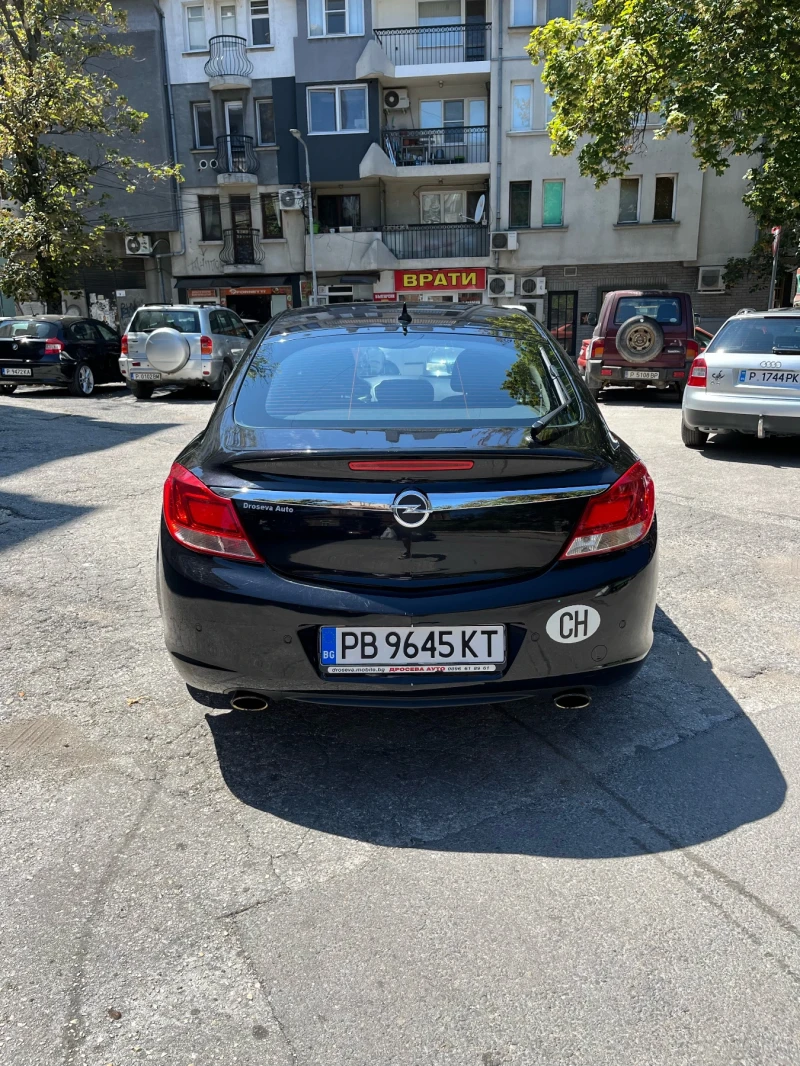 Opel Insignia, снимка 2 - Автомобили и джипове - 47398572