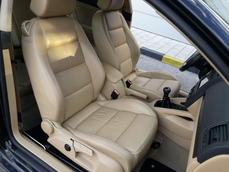 VW Golf 2.0i 16V Leather, снимка 10 - Автомобили и джипове - 47738439