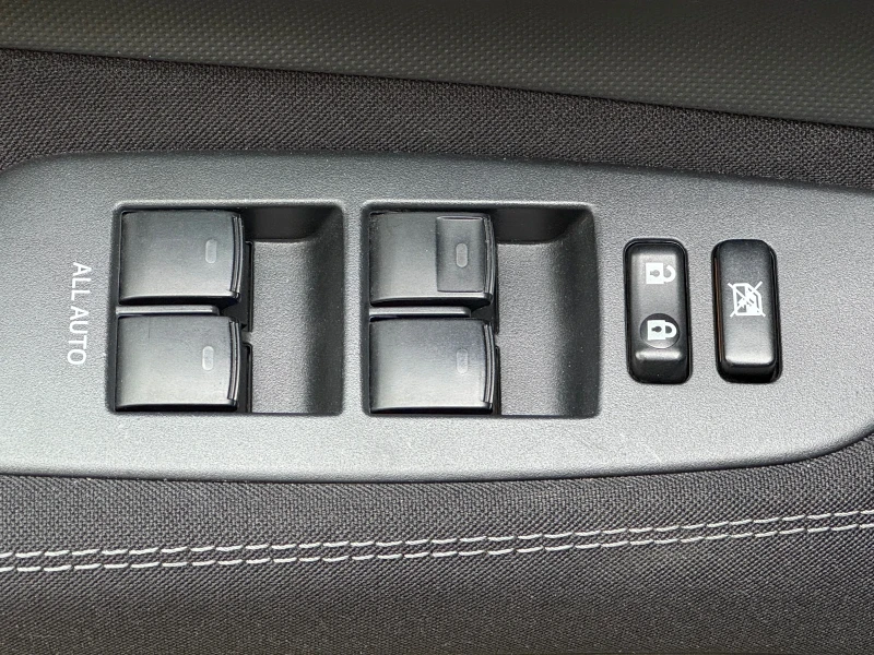 Toyota Auris 1.6vvt-i-132ps-155хил.км, снимка 14 - Автомобили и джипове - 51746139