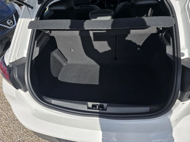 Peugeot 208 1.5 BlueHDi Навигация| Автопилот| Климатроник, снимка 8 - Автомобили и джипове - 52168307