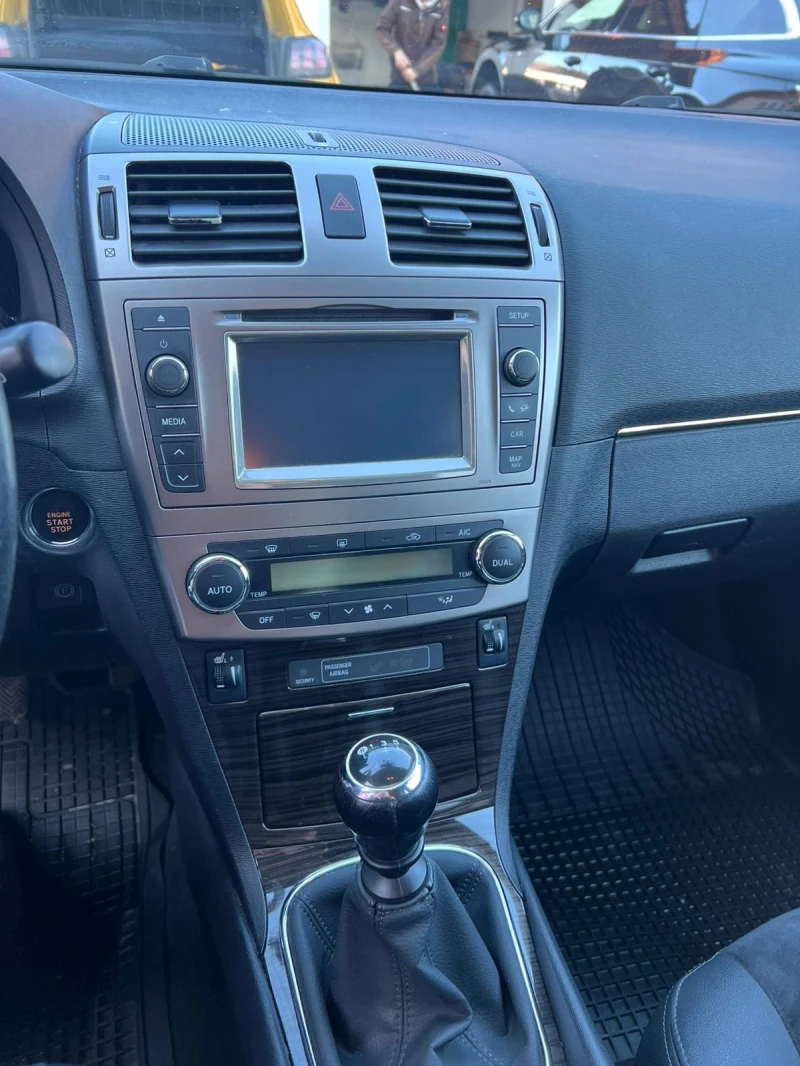 Toyota Avensis 2.2, снимка 8 - Автомобили и джипове - 53329000