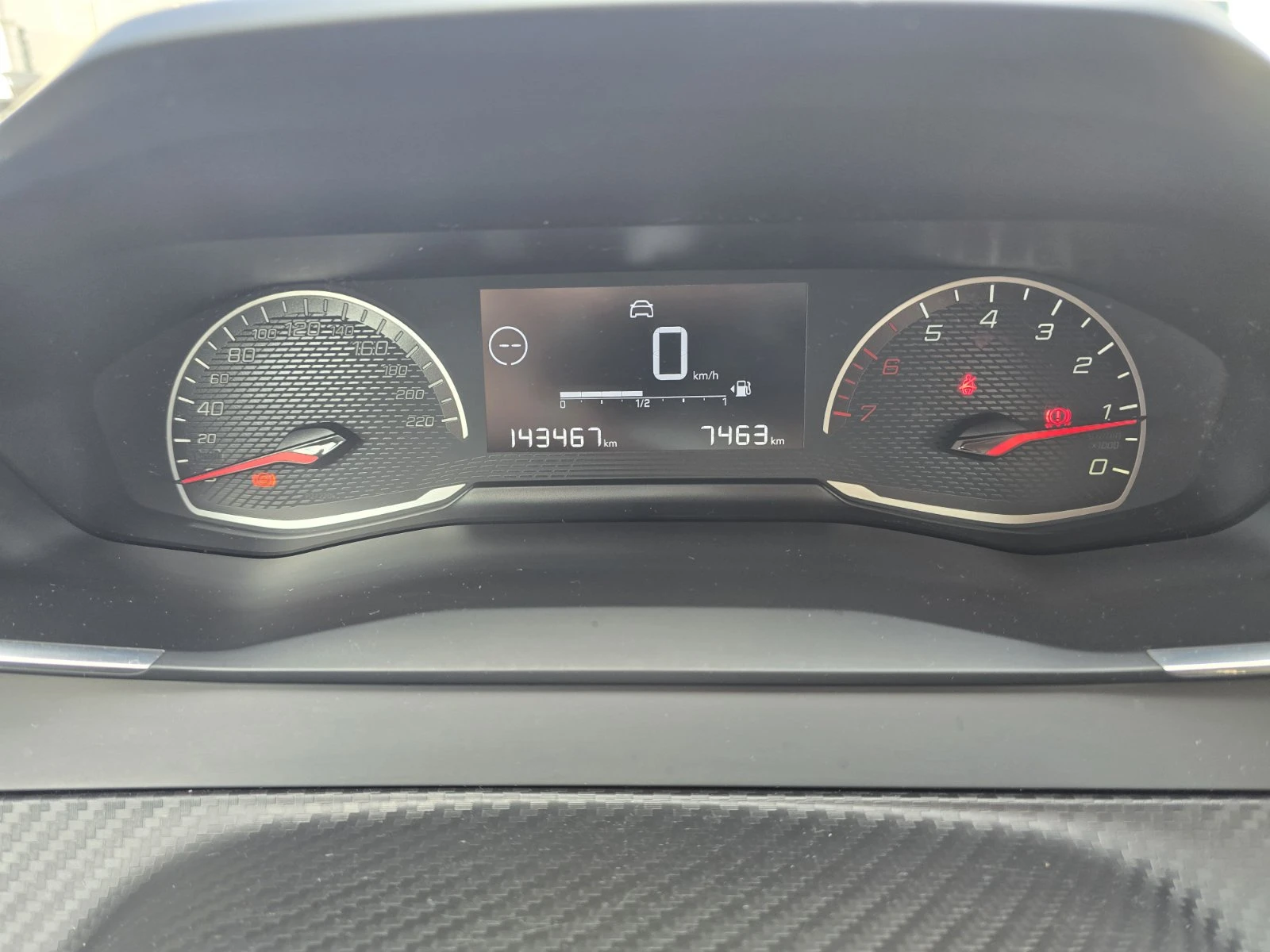 Peugeot 208 1.5 BlueHDi | |  | Mobile.bg   12