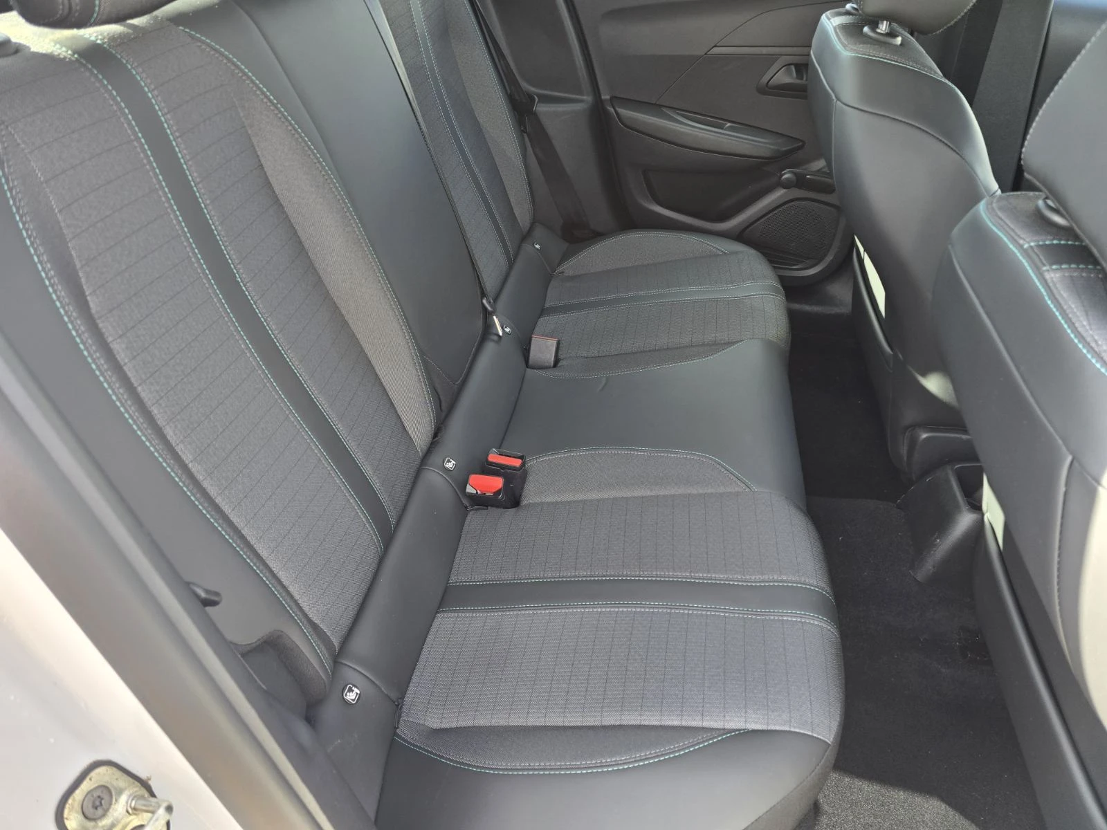 Peugeot 208 1.5 BlueHDi | |  | Mobile.bg   15