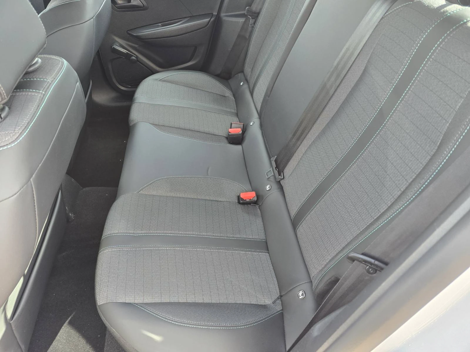 Peugeot 208 1.5 BlueHDi | |  | Mobile.bg   16