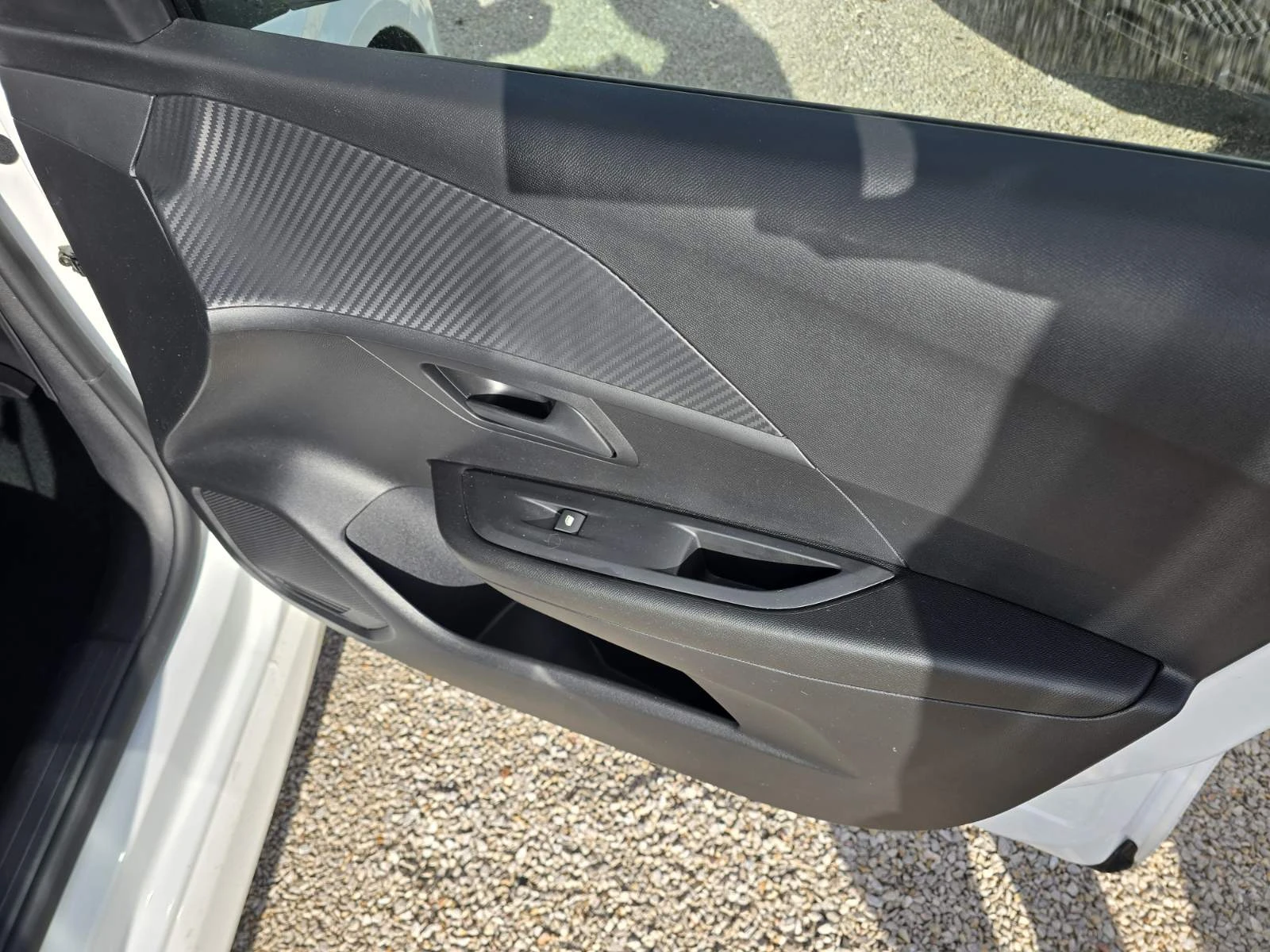 Peugeot 208 1.5 BlueHDi | |  | Mobile.bg   11