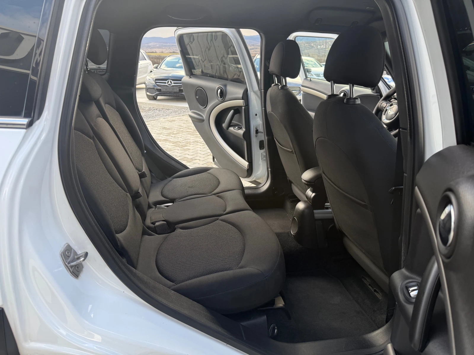 Mini Cooper 2.0 d ALL4 (4x4) Навигация Собствен лизинг !!!! - изображение 10