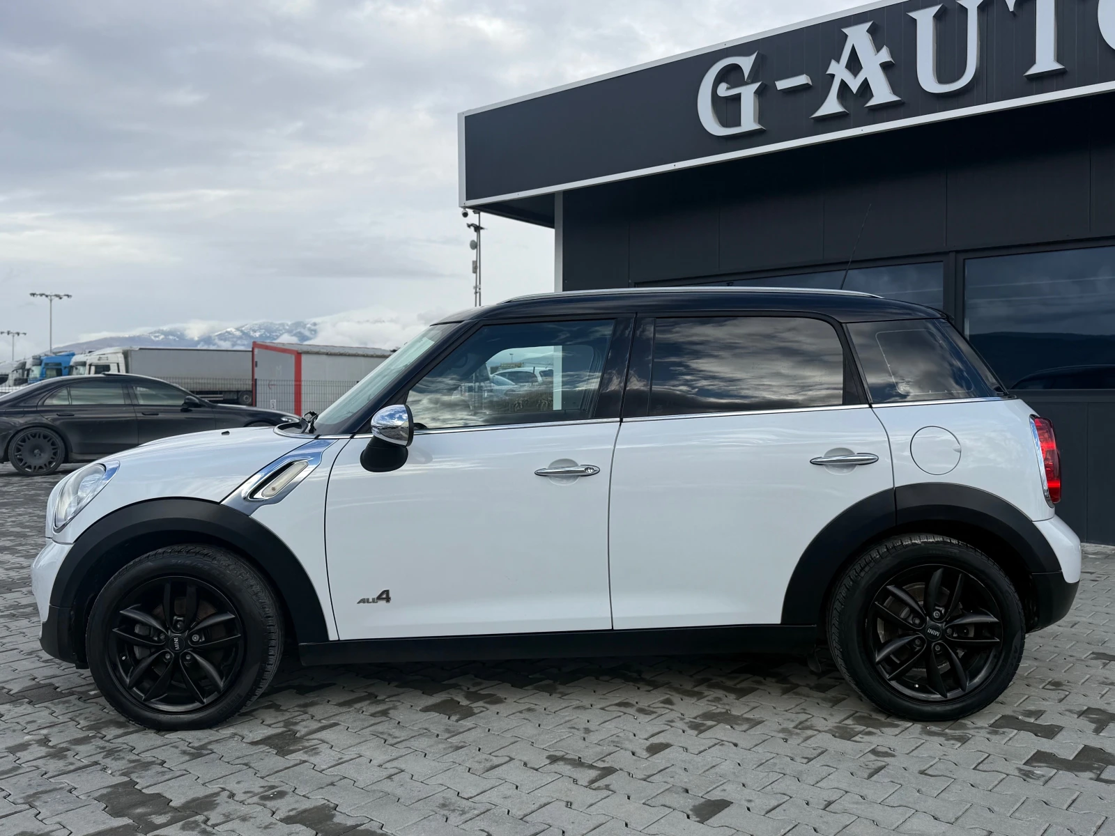 Mini Cooper 2.0 d ALL4 (4x4) Навигация Собствен лизинг !!!! - изображение 8