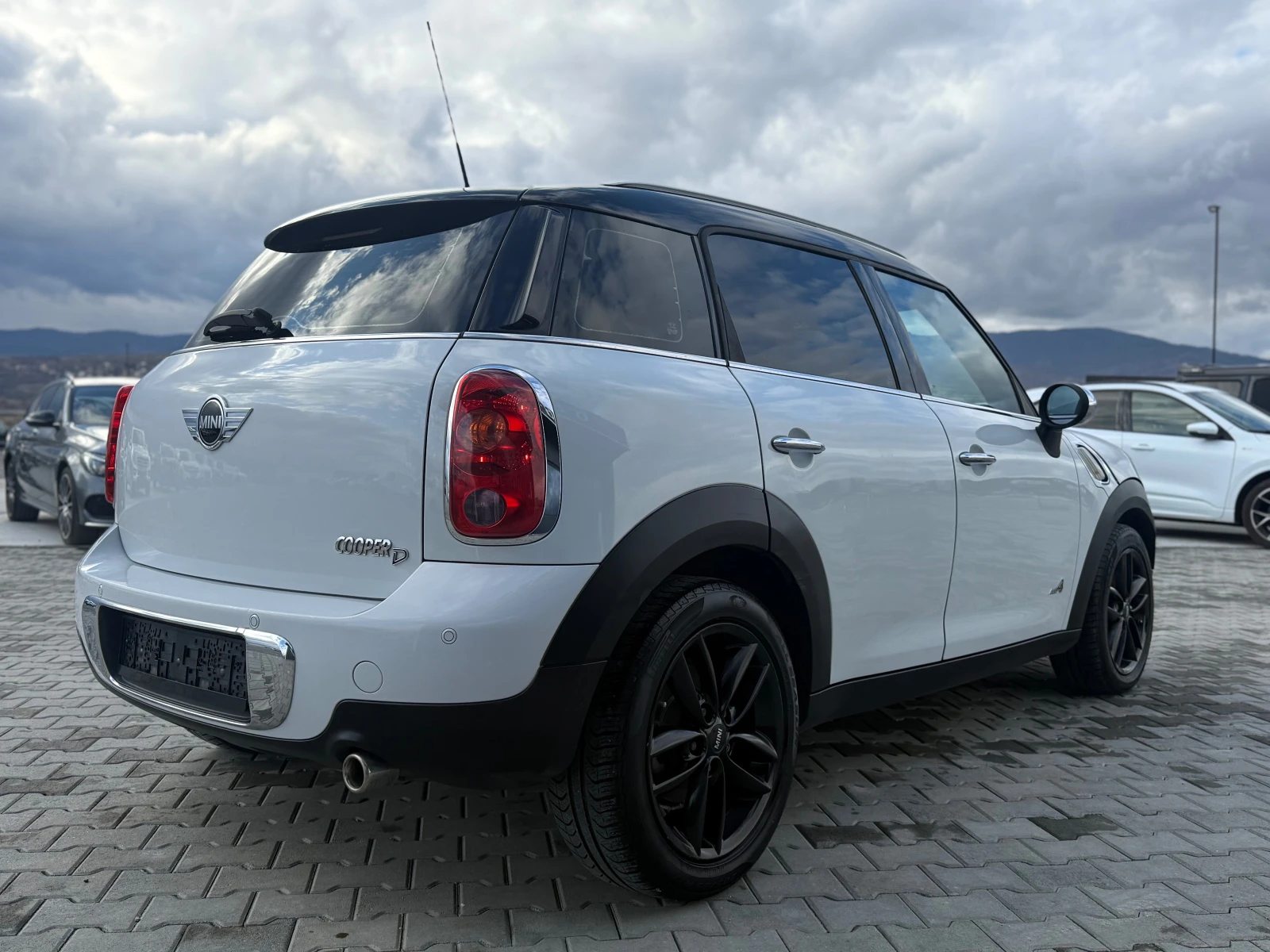 Mini Cooper 2.0 d ALL4 (4x4) Навигация Собствен лизинг !!!! - изображение 5