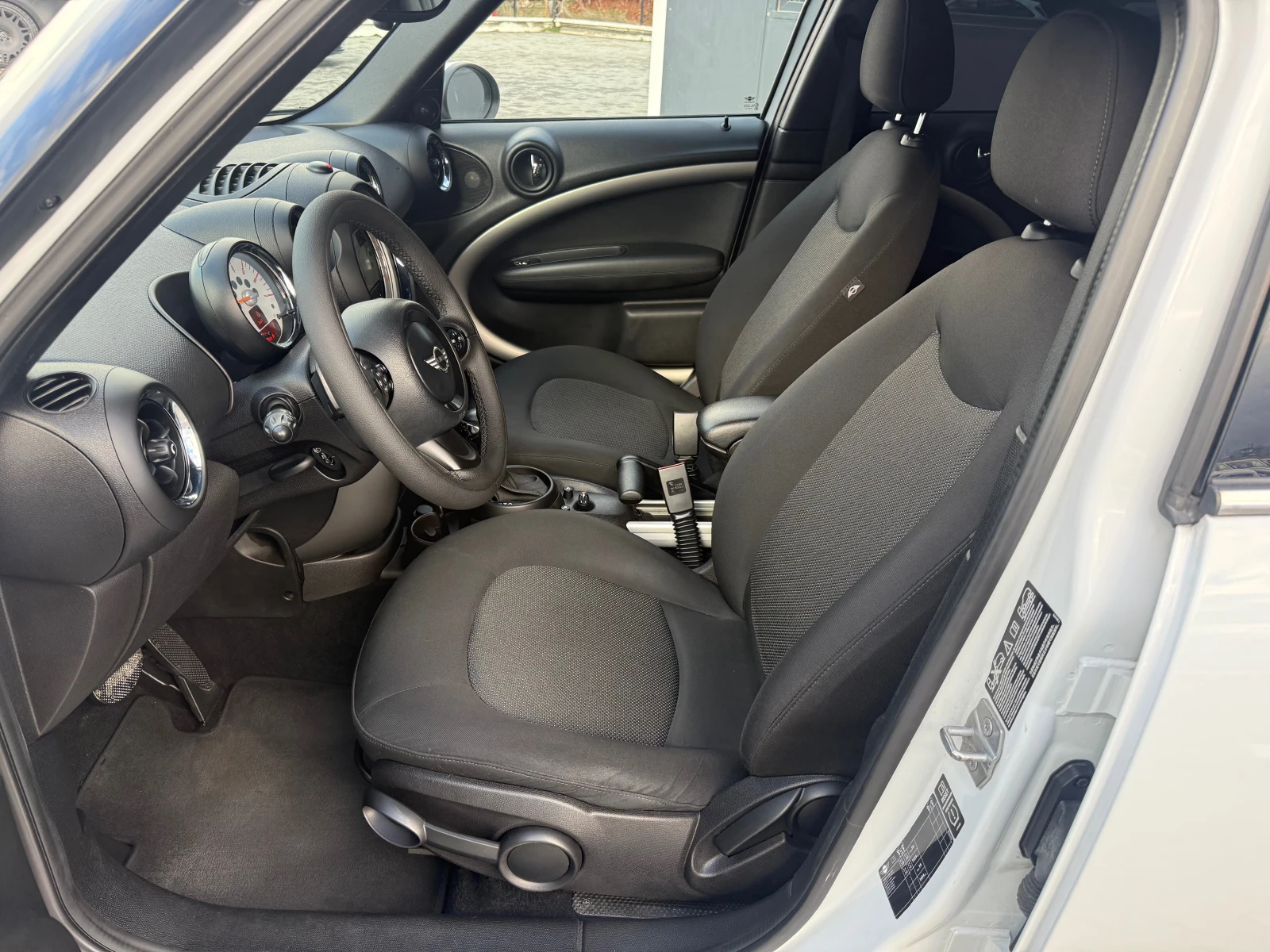 Mini Cooper 2.0 d ALL4 (4x4) Навигация Собствен лизинг !!!! - изображение 9