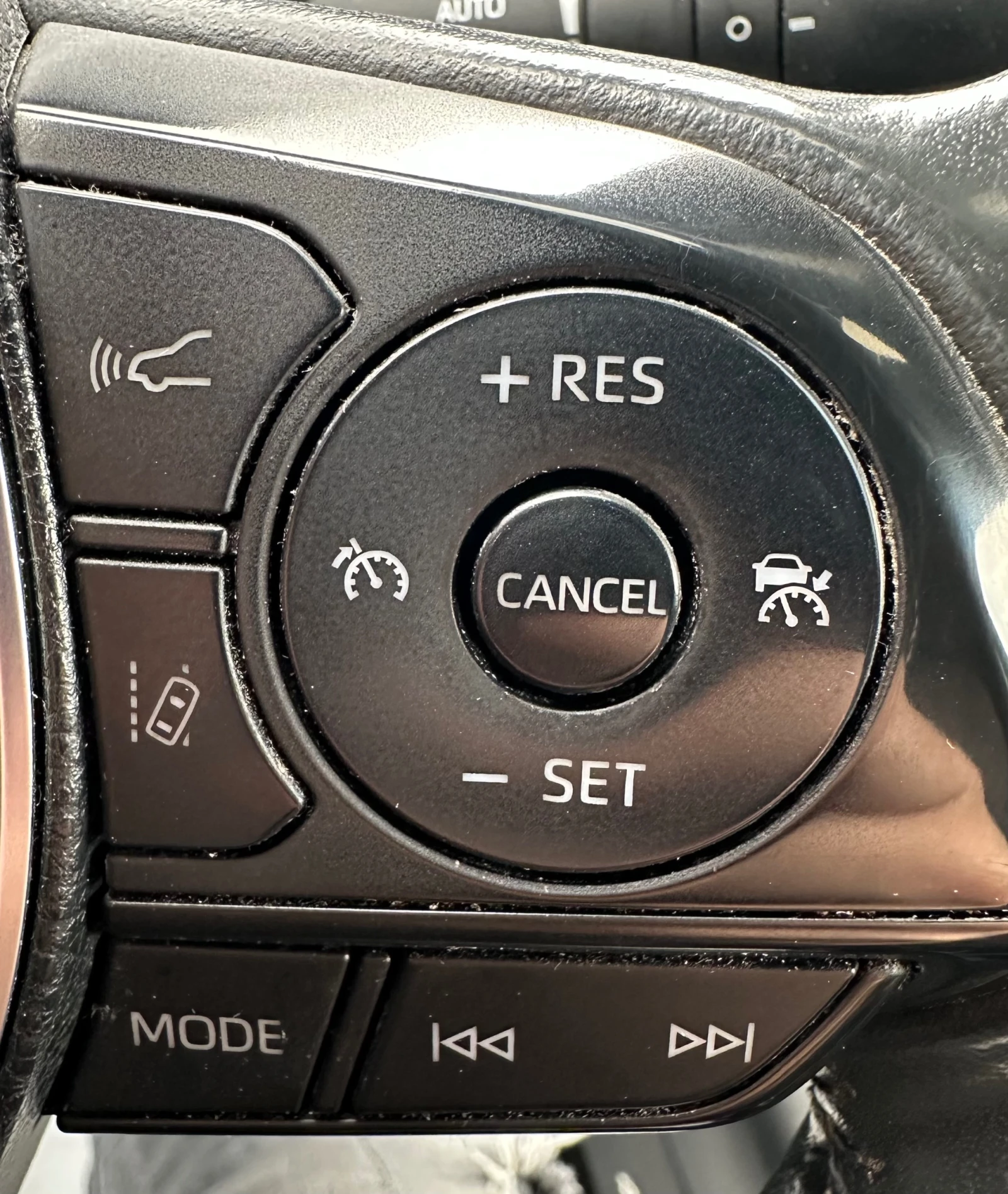 Toyota Corolla 1.8 HYBRID, снимка 10 - Автомобили и джипове - 53899881