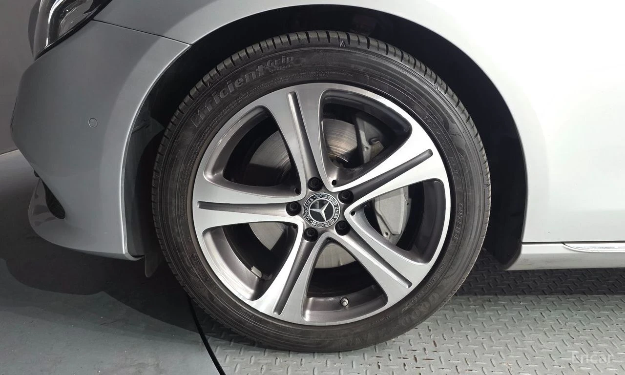 Mercedes-Benz E 300 Avantgarde* FACE* AMBIENT* ПОДГРЕВ* КАМЕРА* , снимка 5 - Автомобили и джипове - 54555106