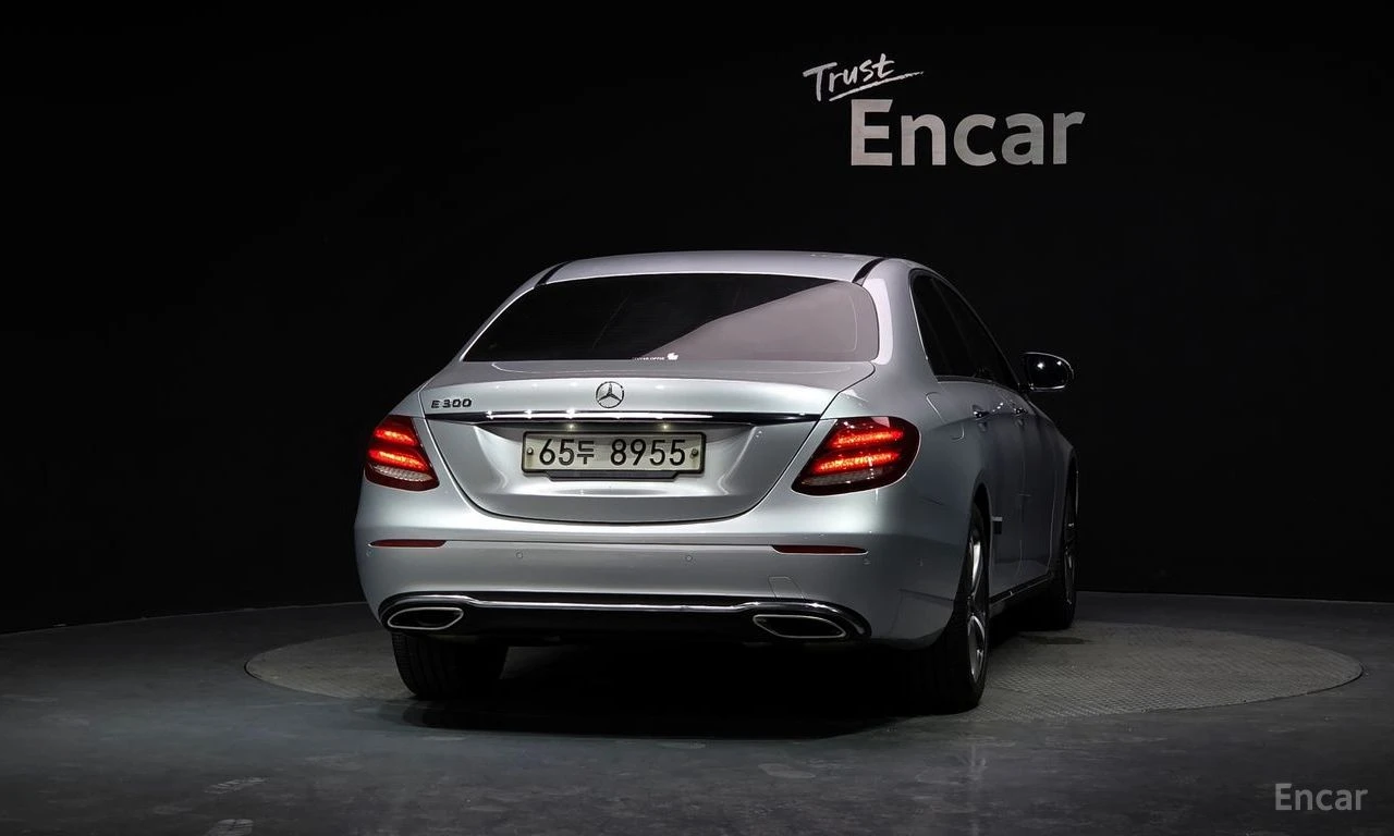 Mercedes-Benz E 300 Avantgarde* FACE* AMBIENT* ПОДГРЕВ* КАМЕРА* , снимка 4 - Автомобили и джипове - 54555106