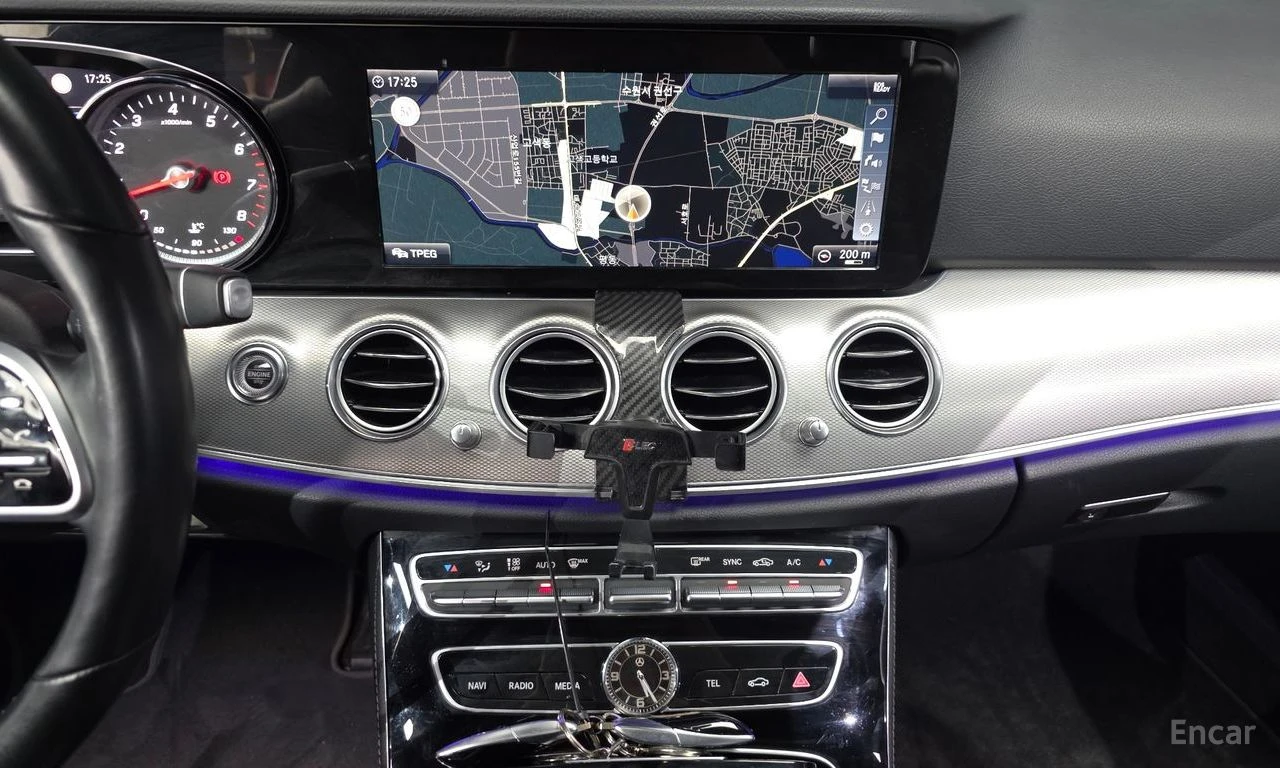 Mercedes-Benz E 300 Avantgarde* FACE* AMBIENT* ПОДГРЕВ* КАМЕРА* , снимка 10 - Автомобили и джипове - 54555106