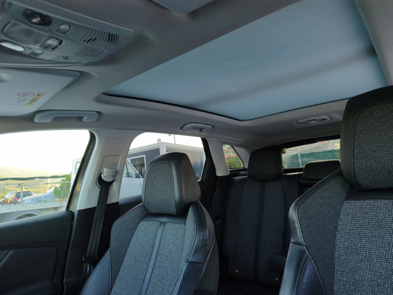 Peugeot 3008 1.2 turbo, снимка 15 - Автомобили и джипове - 54556411