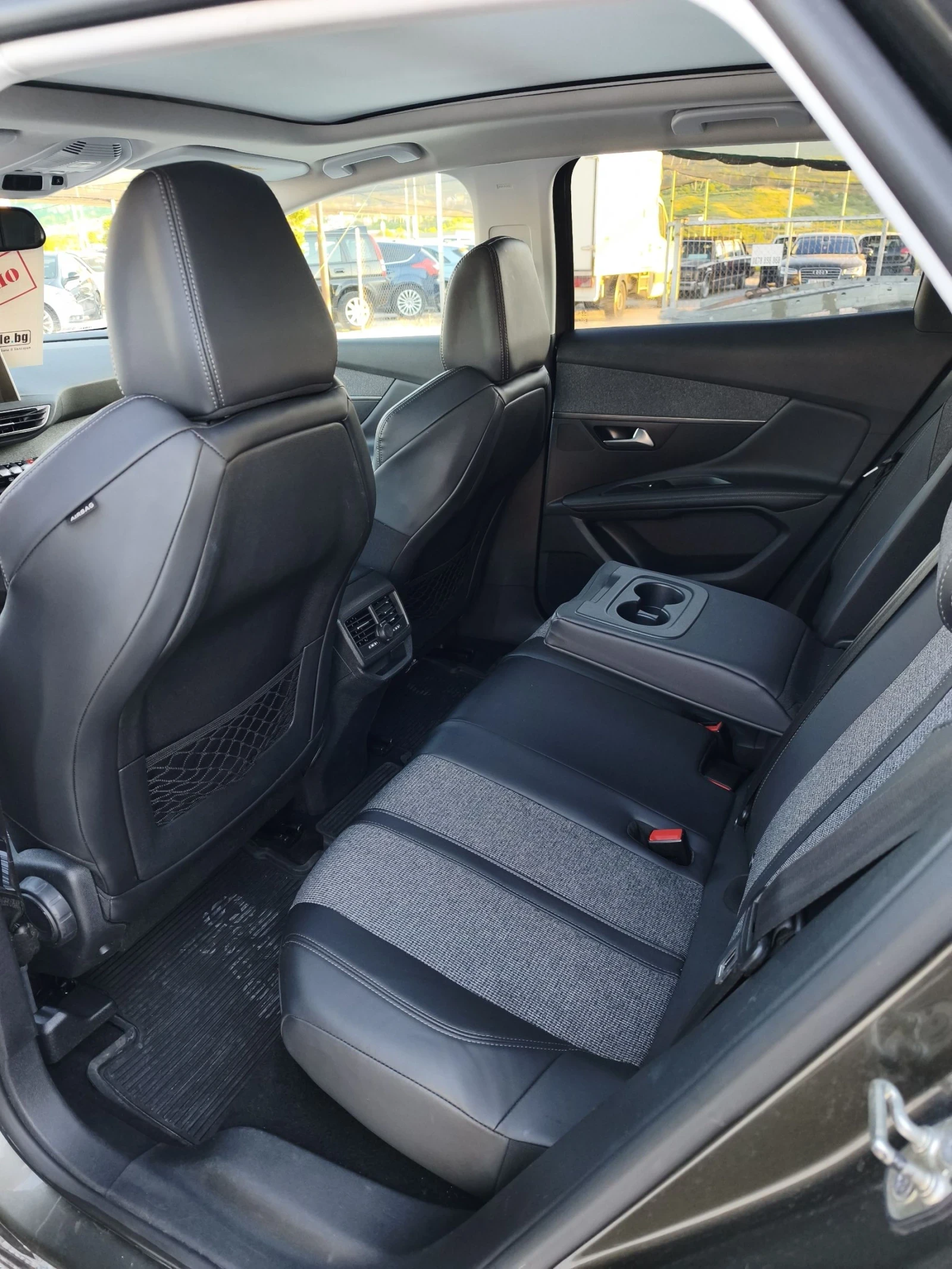 Peugeot 3008 1.2 turbo, снимка 11 - Автомобили и джипове - 54556411