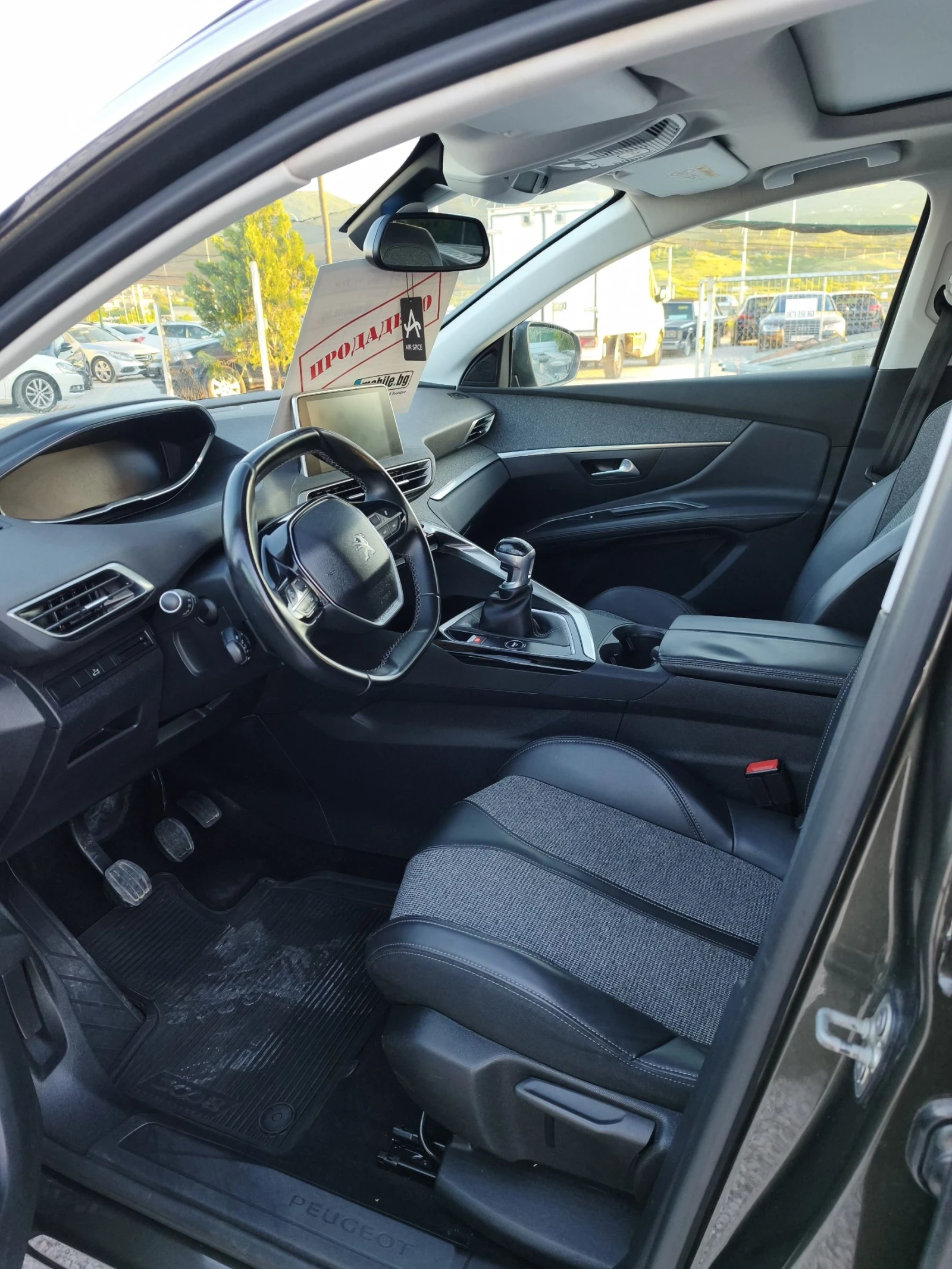 Peugeot 3008 1.2 turbo, снимка 13 - Автомобили и джипове - 54556411