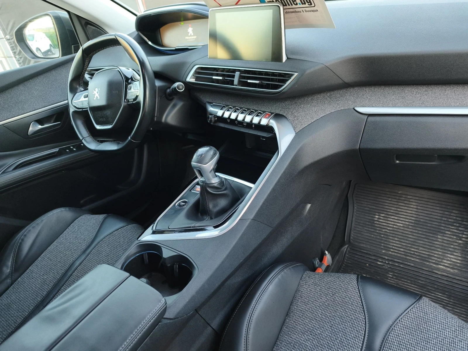 Peugeot 3008 1.2 turbo, снимка 16 - Автомобили и джипове - 54556411