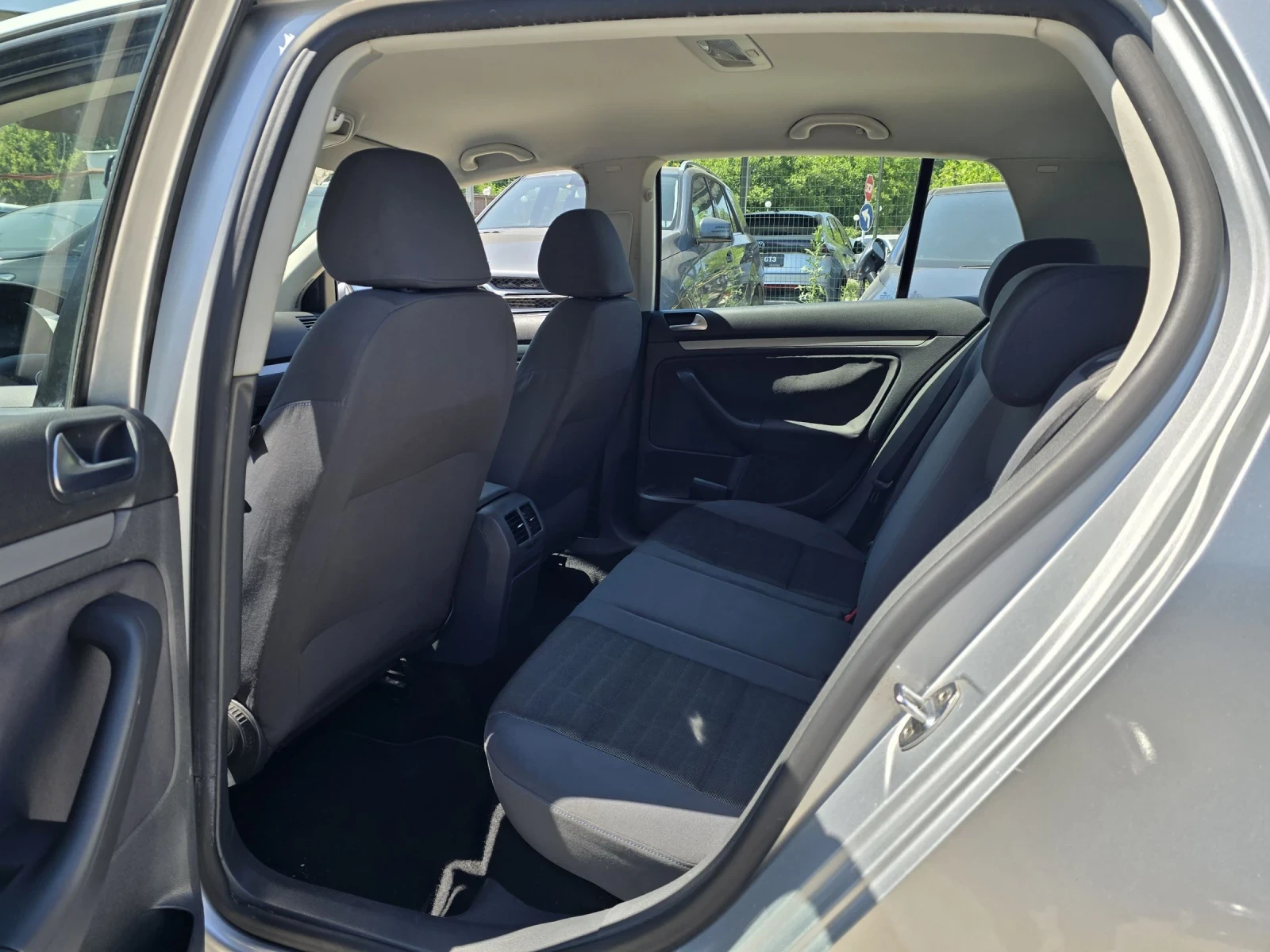 VW Golf 1.9TDI 105к.с Топ състояние , снимка 11 - Автомобили и джипове - 55091647