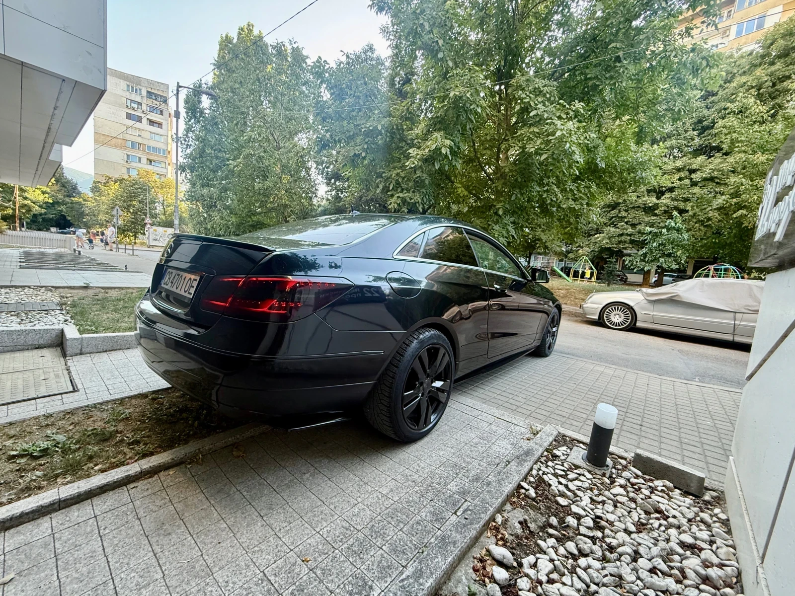 Mercedes-Benz E 220 Amg Black Brutal Edition/Купе/Автомат/Exlussive, снимка 10 - Автомобили и джипове - 55695947